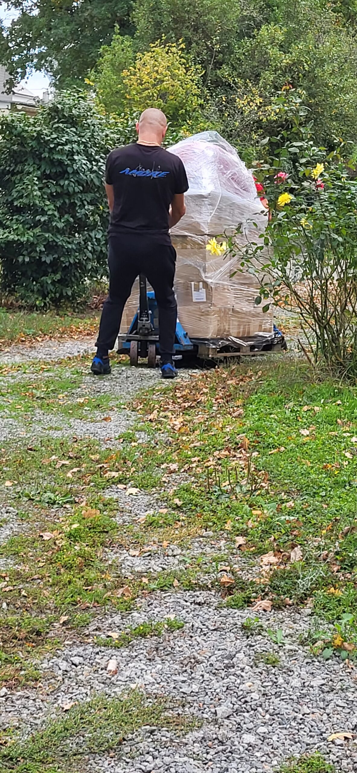 Un nouveau centre de distribution de matériel apostolique pour la M.I. en France 4 20221005 134308 scaled