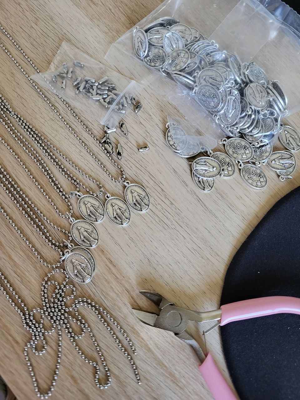 La corde au cou ? oui avec un poids d'amour ! 2 chaine pr medaille