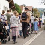 Rückblick: Rosenkranzprozession in Einsiedeln mit 750 Personen 7 20231006 164418 02183